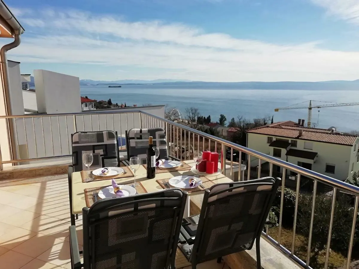Apartments In Villa Azra Rijeka 0*,